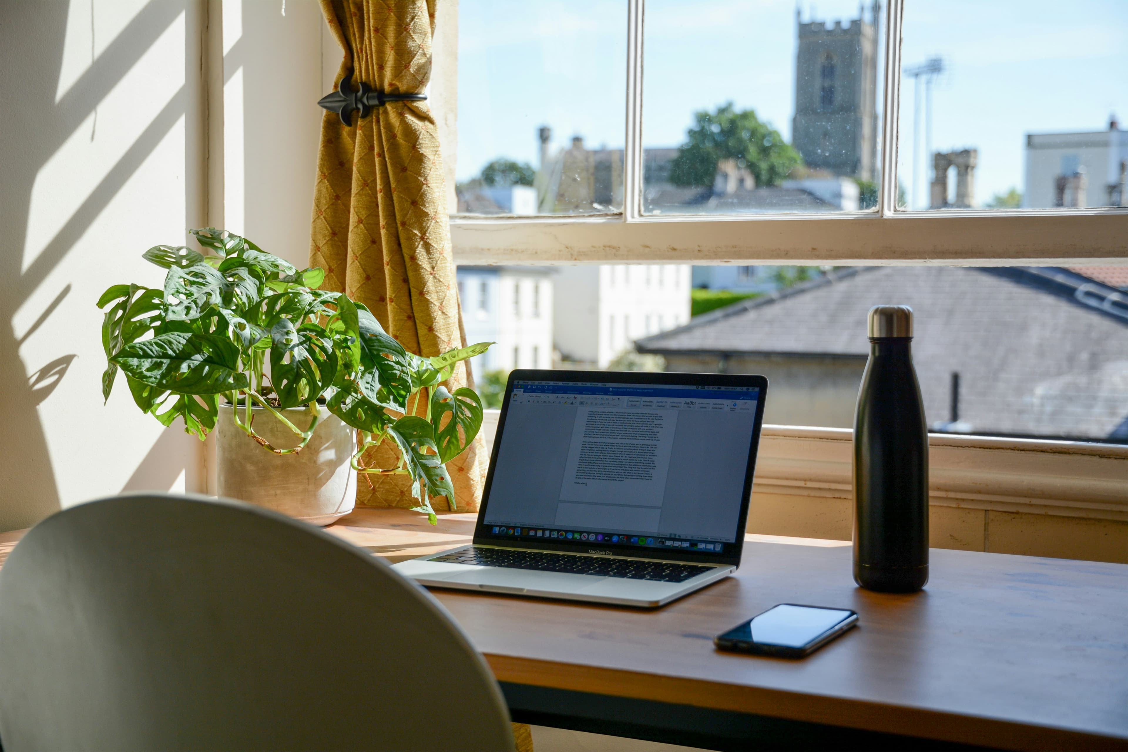 Freelancing vs Full-Time Remote: Which Path Is Right for You?